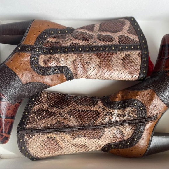 Stuart Weitzman "Stampede" boot - Picture 3 of 5